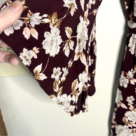 American Eagle Bohemian Wrap Blouse Red Floral Bell Sleeve Women’s Size S - Picture 4 of 10